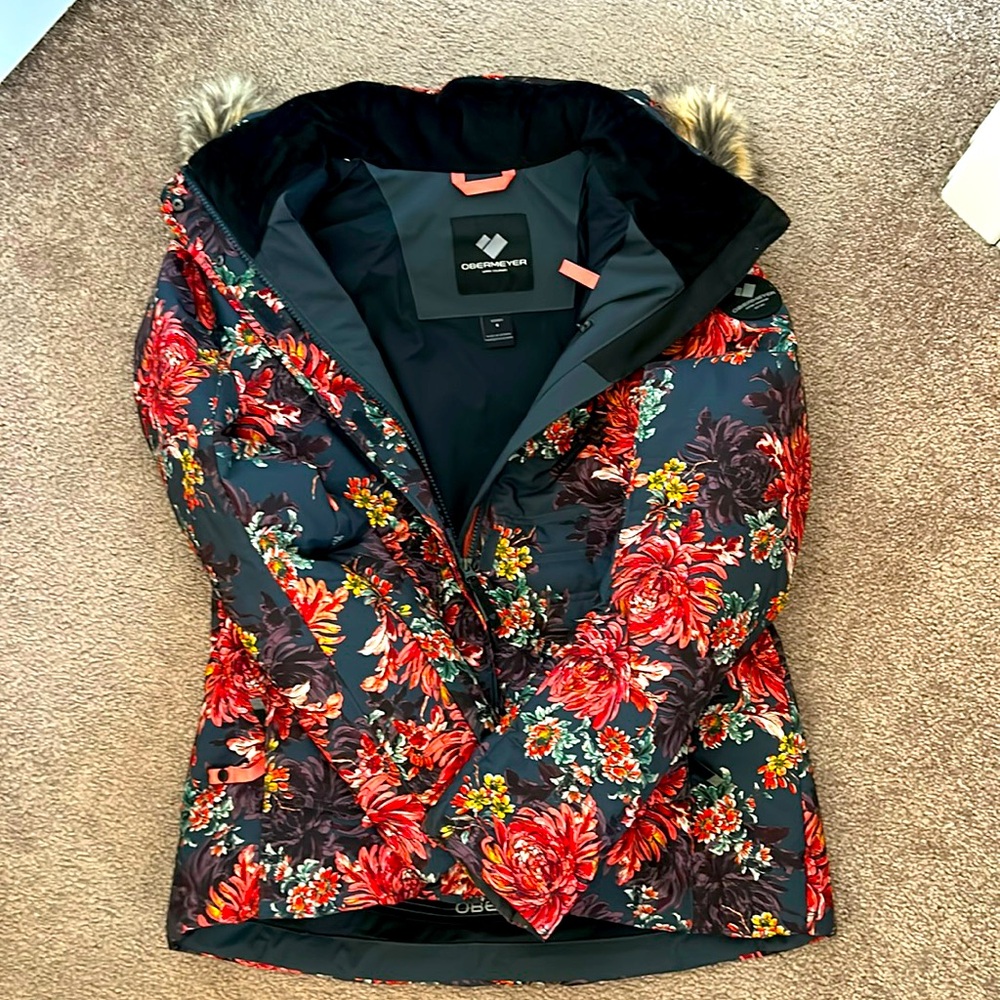 Size 6, Obermeyer, women’s ski jacket, barely worn like new.
